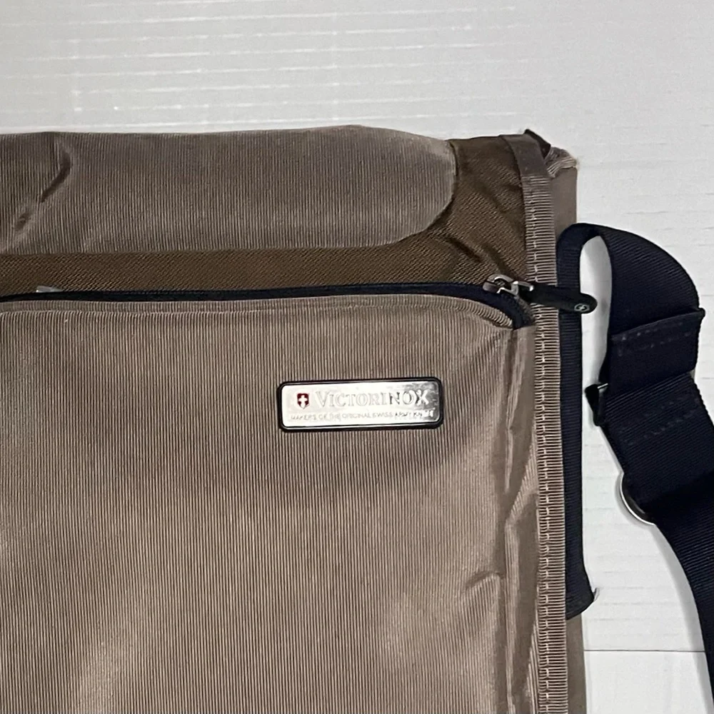 VICTORINOX Crossbody Messenger Laptop Bag